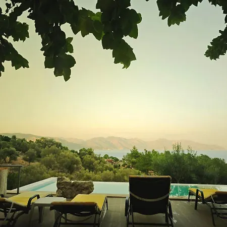 Amos Sea View Villa *